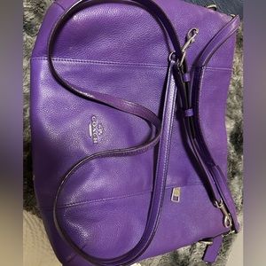 EAST/WEST ISABELLE SHOULDER BAG IN PEBBLE LEATHER